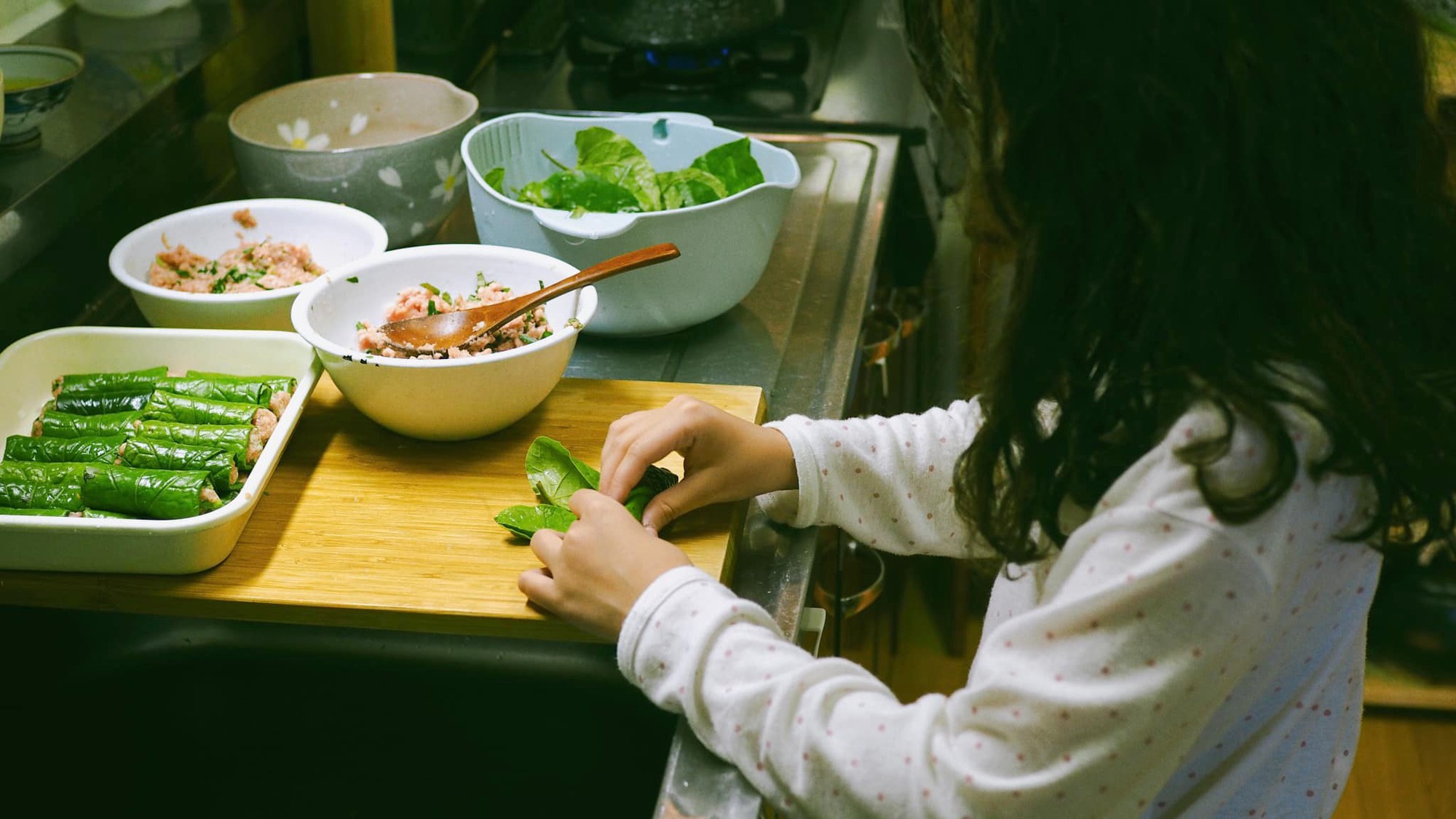 Mẹ Việt ở Nhật dạy con dùng dao từ 2 tuổi, học lớp 2 đã tự nấu cơm hộp mang đi học mỗi ngày: Bí quyết là làm một người mẹ lười! - Ảnh 5.