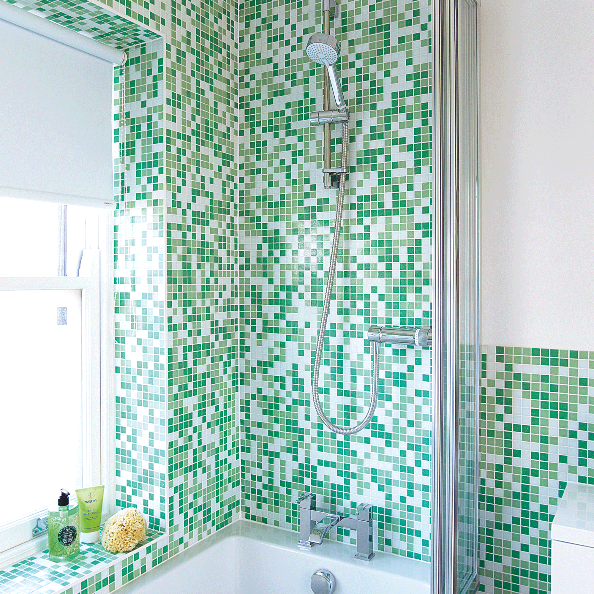 Cập nhật xu hương trang trí phòng tắm gia đình với gạch ốp màu xanh lá