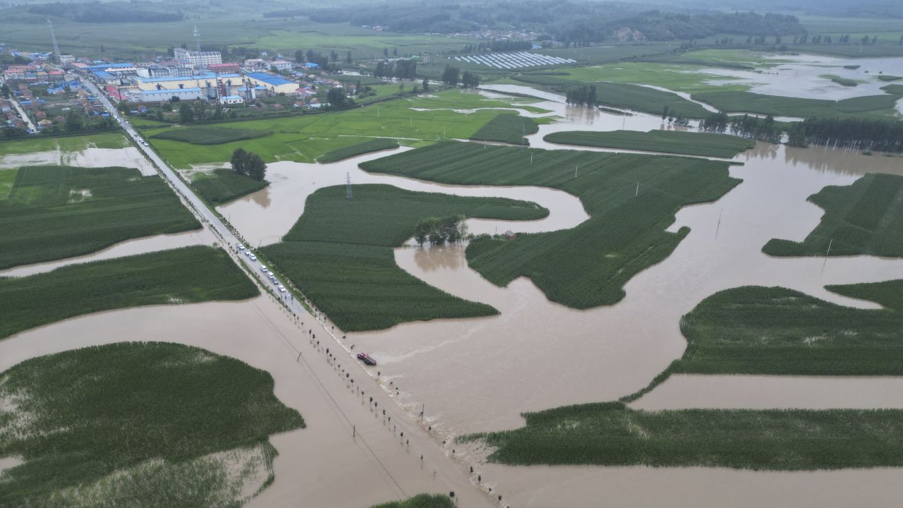 Lũ lụt kỷ lục trong 140 năm nhấm chìm vựa lúa của Trung Quốc - Ảnh 1.