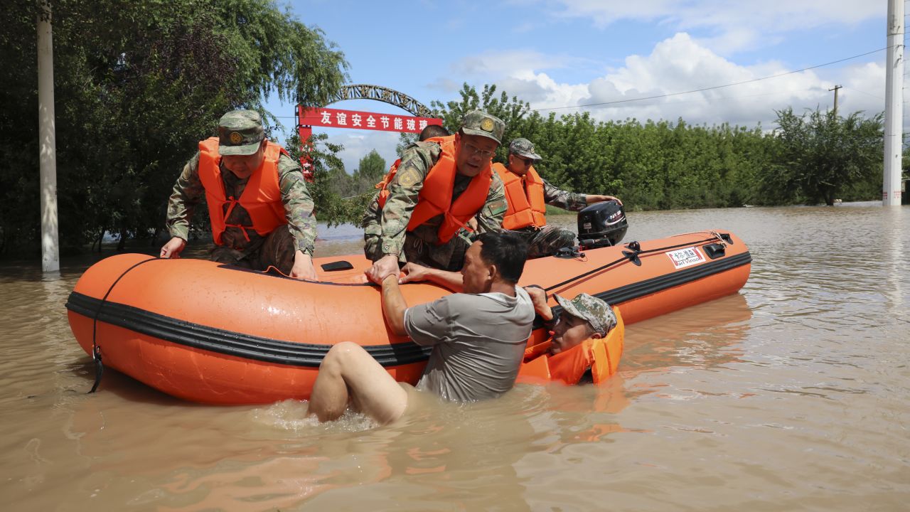 Lũ lụt kỷ lục trong 140 năm nhấm chìm vựa lúa của Trung Quốc - Ảnh 3.