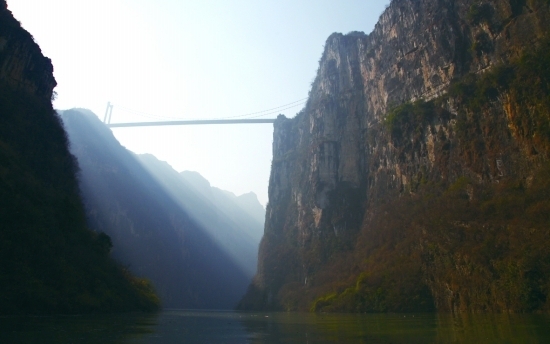 Tự phá kỷ lục của chính mình, Trung Quốc xây tiếp cầu cao nhất thế giới bên trên 'vết nứt Trái Đất'