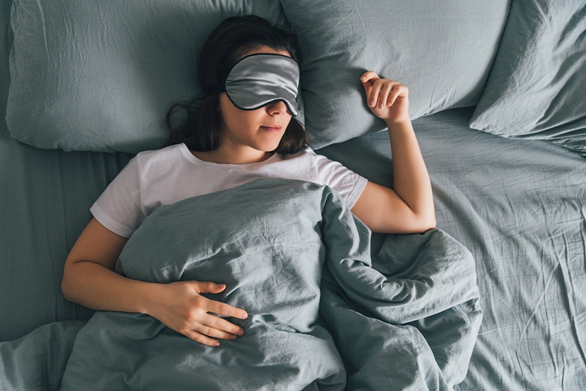 Thời tiết mùa thu khiến bạn &quot;ngủ gà ngủ gật&quot;: Làm 8 điều này để tỉnh táo hơn mà không cần đến caffein - Ảnh 2.