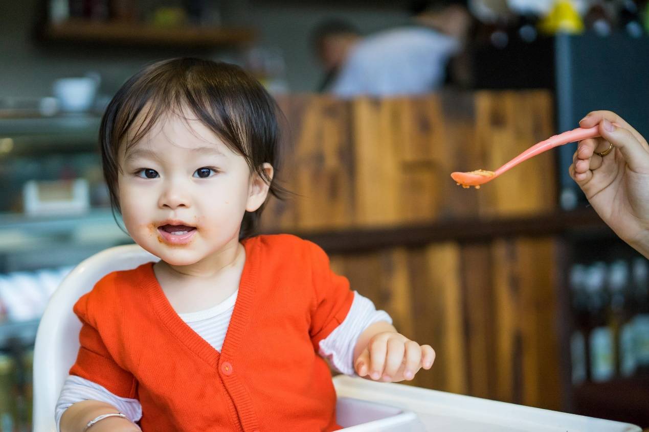 Trẻ ăn bao nhiêu cũng không tăng cân hoá ra có liên quan tới yếu tố này - Ảnh 2.