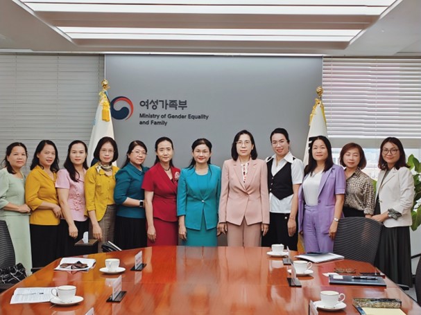 Chuỗi hoạt động quan trọng của Đoàn cấp cao Hội LHPN Việt Nam thăm và làm việc tại Hàn Quốc - Ảnh 4.
