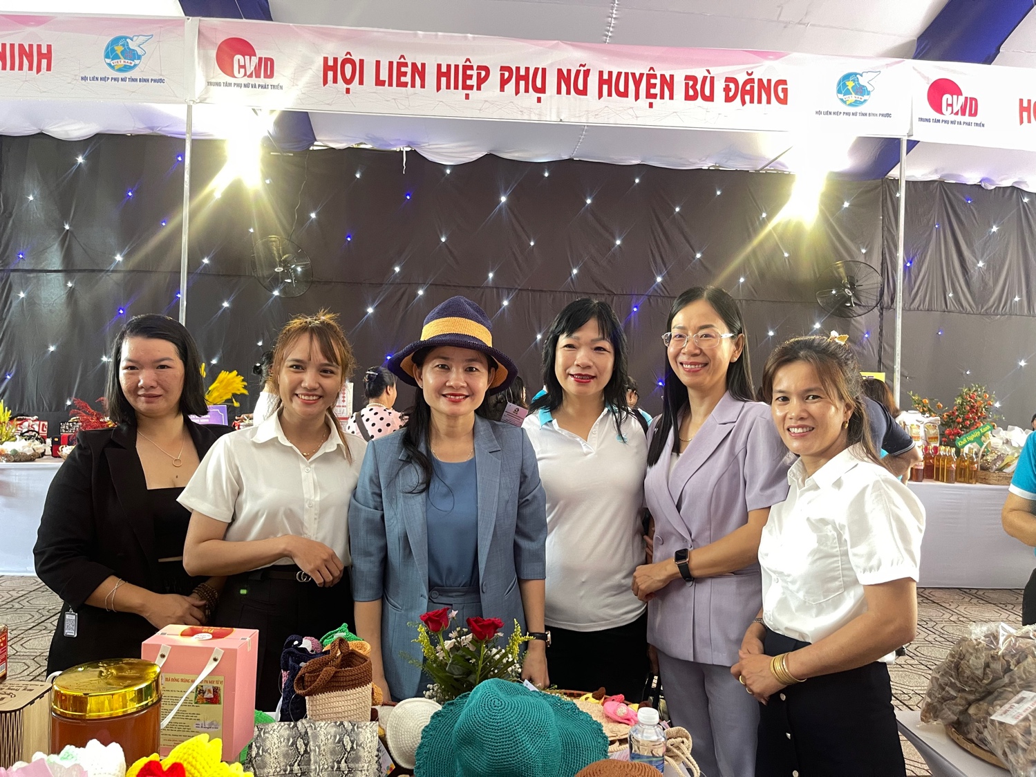 Kết nối, giới thiệu mô hình phụ nữ phát triển kinh tế hòa nhập cộng đồng cho nạn nhân mua bán người tại Bình Phước - Ảnh 2.