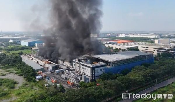 Chùm ảnh: Nổ nhà máy tại Đài Loan (Trung Quốc), lửa cháy bao trùm kinh hoàng khiến 103 người thương vong - Ảnh 10.