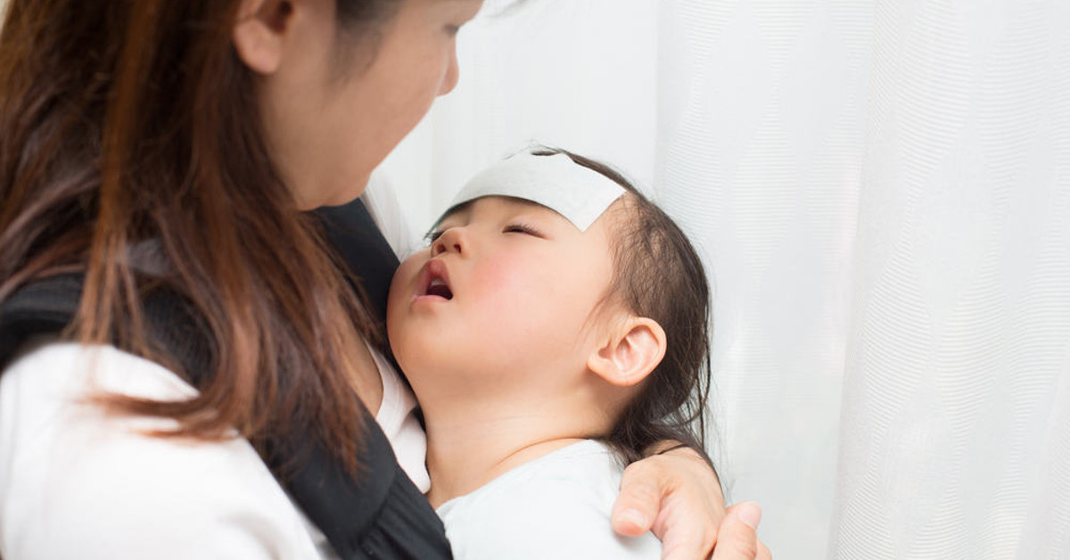 3 dấu hiệu nguy hiểm khi trẻ bị sốt, bố mẹ cần đưa con đi khám ngay - Ảnh 1.