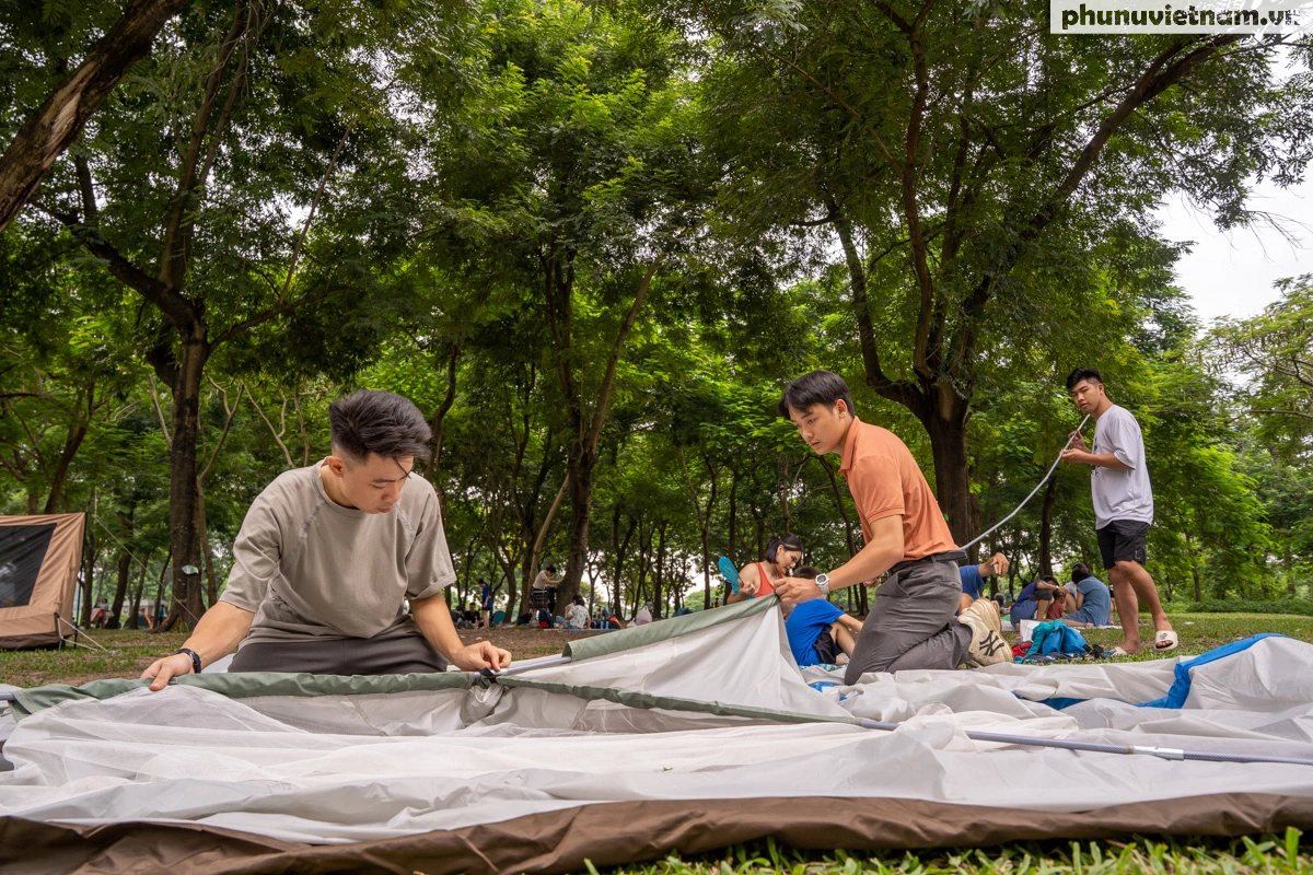 Hàng nghìn người cắm trại, nướng thịt, vui chơi ở công viên Yên Sở - Ảnh 9.