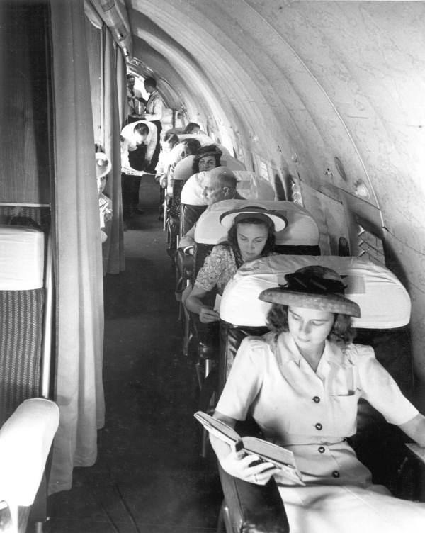 Bộ ảnh cho thấy đi máy bay đã thay đổi thế nào suốt 100 năm qua, đặc biệt nhất là 'thời đại vàng' - Ảnh 3.