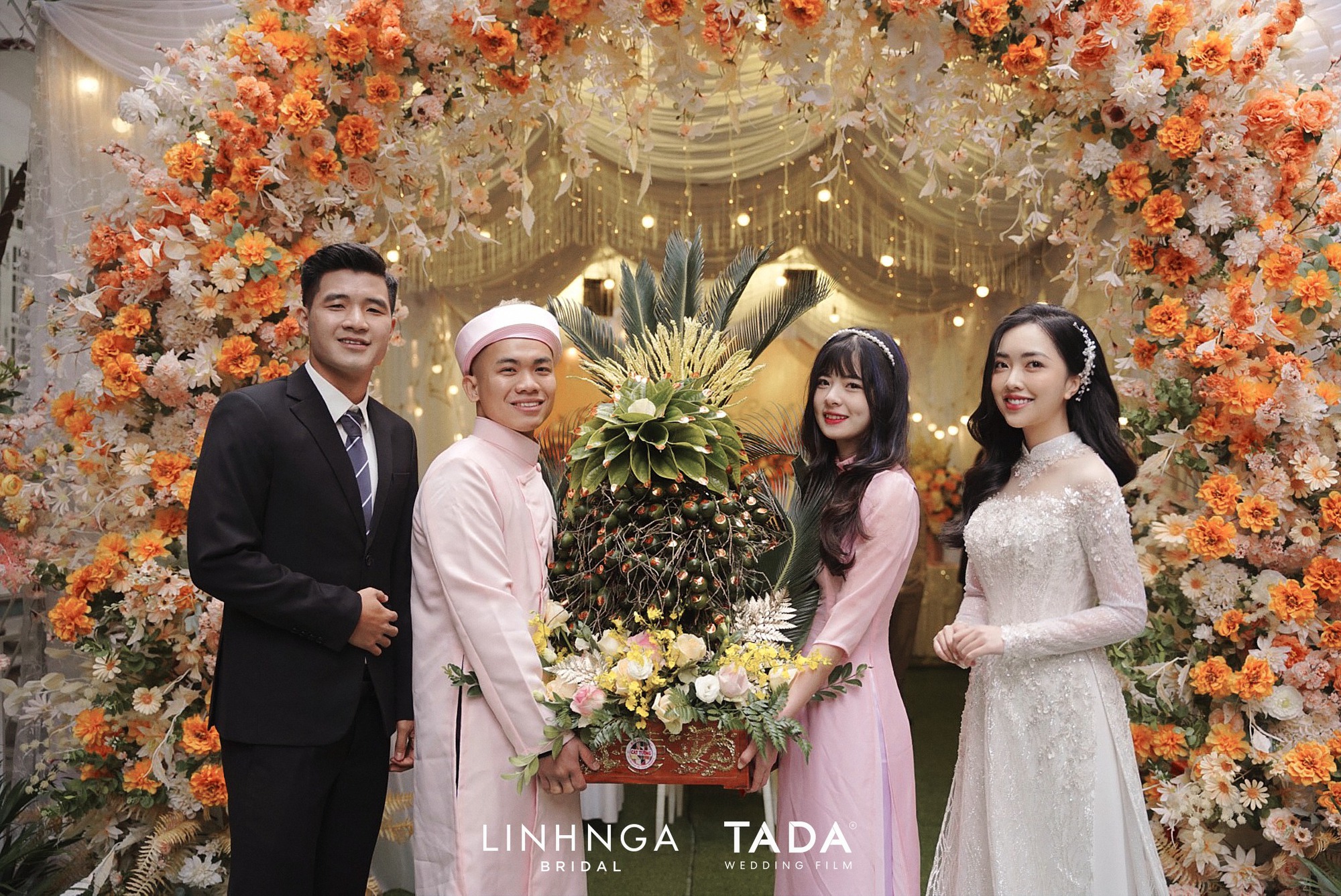 So kè dàn tráp ăn hỏi siêu cầu kỳ của dàn cầu thủ Việt, dát vàng hay đính đá kỹ đến từng chi tiết, liệu ai chịu chi hơn? - Ảnh 22.