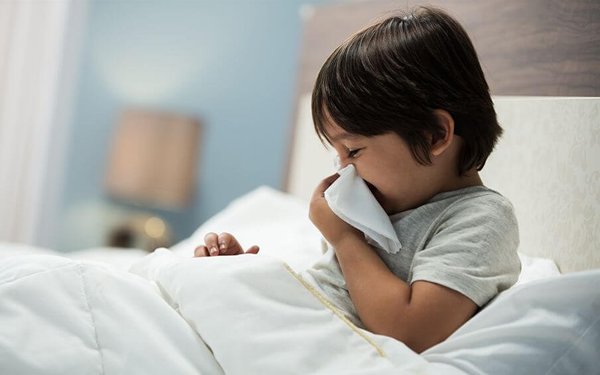 Làm cách nào để nhận biết triệu chứng viêm phổi nếu trẻ không sốt?- Ảnh 2.
