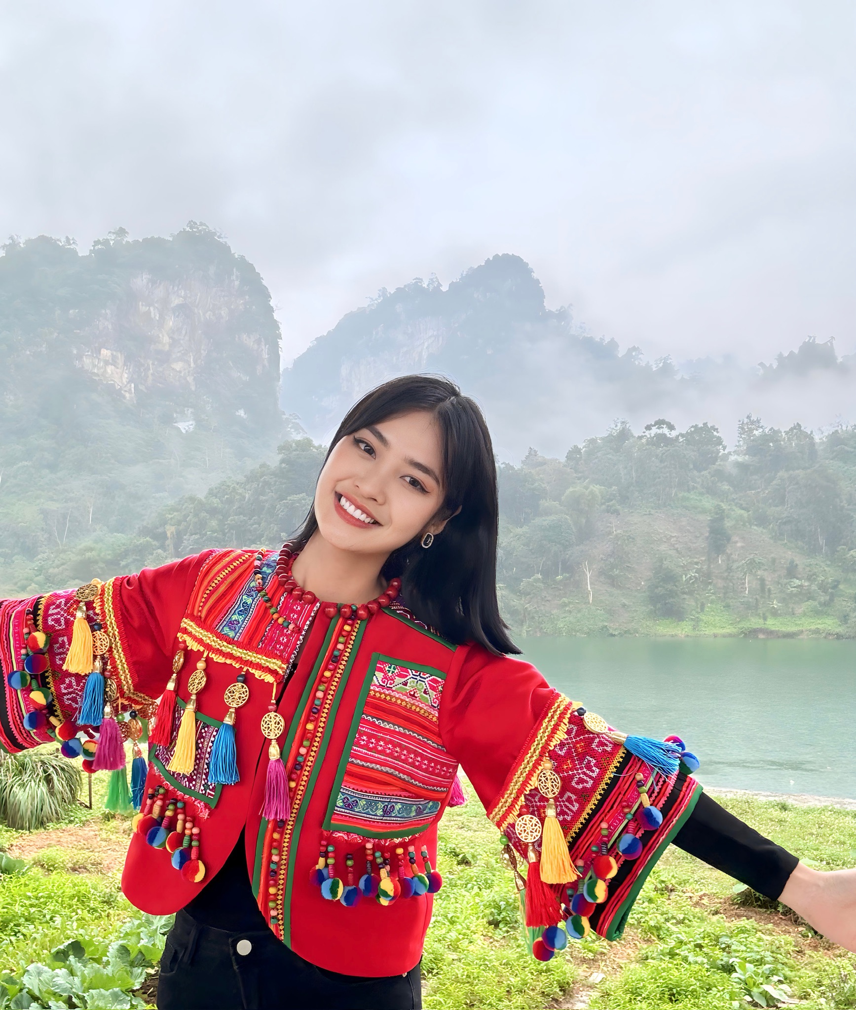 Từ khi đăng quang, Hoa hậu Nông Thúy Hằng rất tích cực tham gia các chương trình thiện nguyện Từ khi đăng quang, Hoa hậu Nông Thúy Hằng rất tích cực tham gia các chương trình thiện nguyện