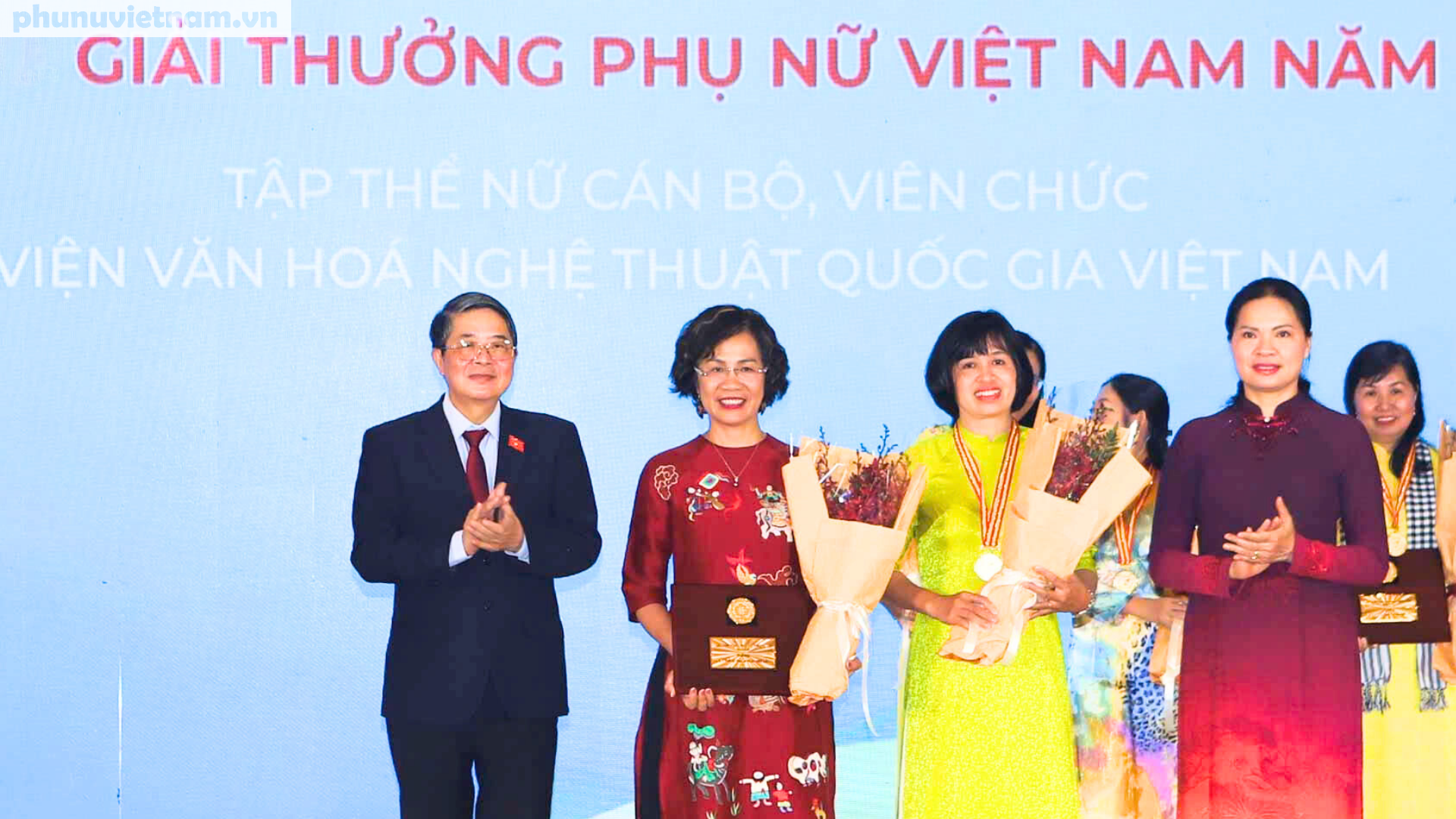 Hình ảnh trao Giải thưởng Phụ nữ Việt Nam 2024 cho 4 tập thể và 11 cá nhân- Ảnh 3.