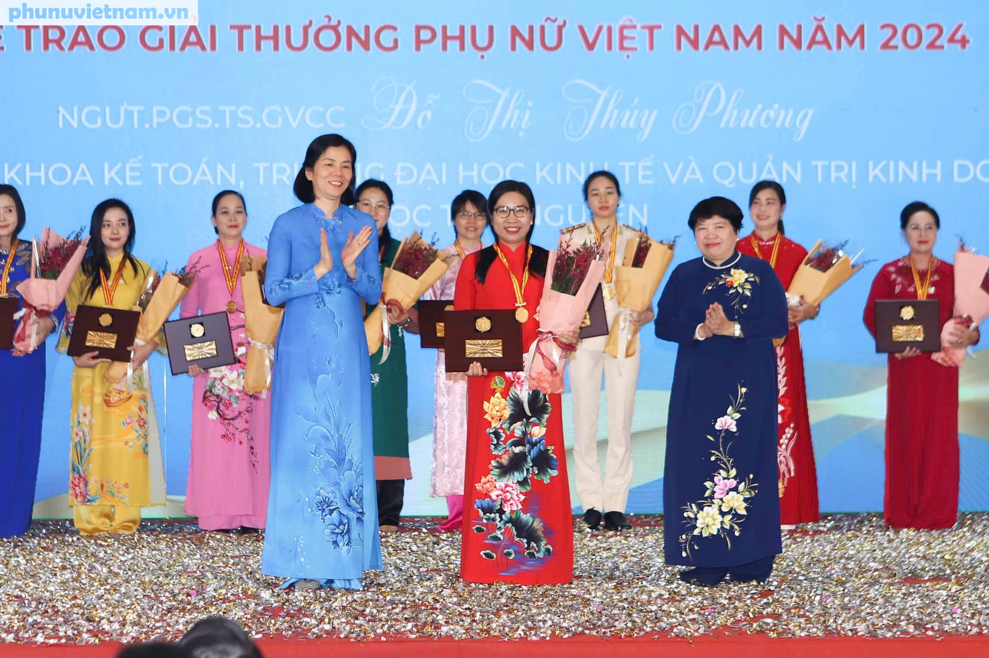 Hình ảnh trao Giải thưởng Phụ nữ Việt Nam 2024 cho 4 tập thể và 11 cá nhân- Ảnh 10.