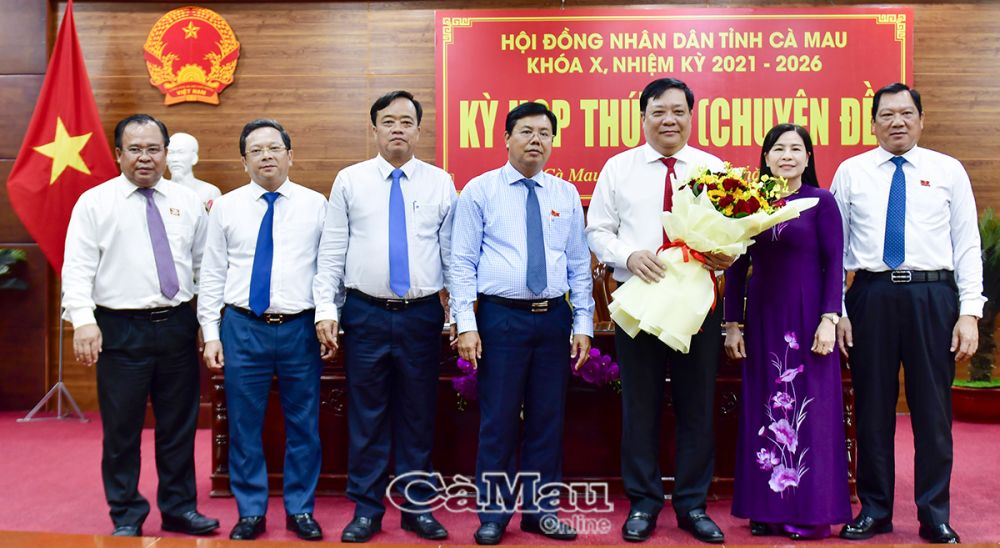 Phó Bí thư Thường trực Tỉnh ủy được bầu giữ chức Chủ tịch UBND tỉnh Cà Mau- Ảnh 1.