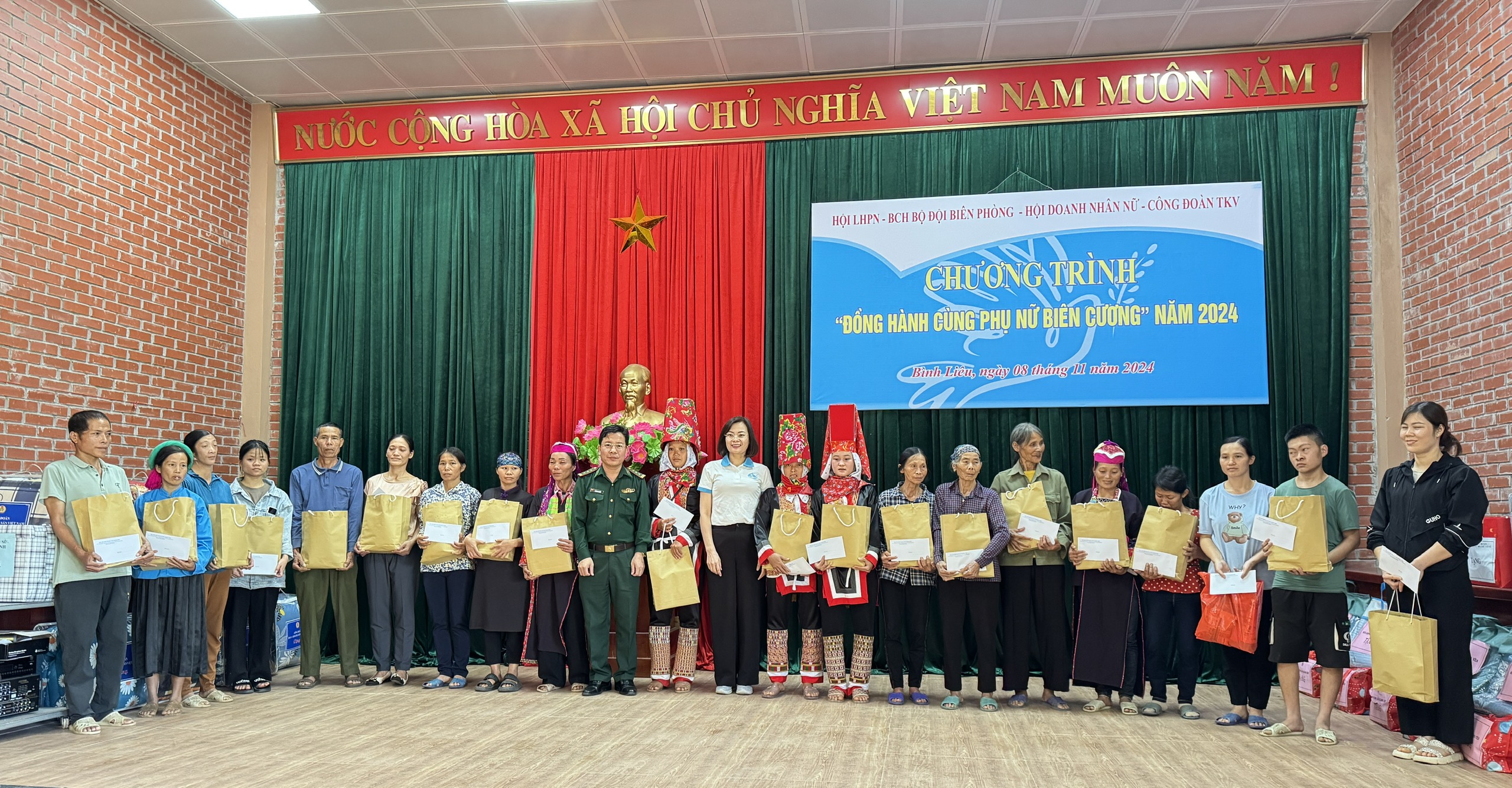 Hội LHPN tỉnh Quảng Ninh “Đồng hành cùng phụ nữ biên cương”- Ảnh 4.