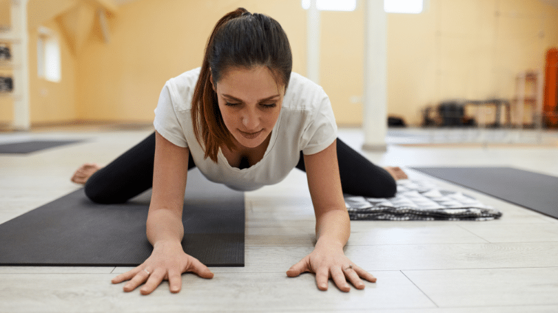 Tác dụng của tư thế con ếch trong yoga: Người thường xuyên mỏi người, đau lưng không nên bỏ qua- Ảnh 6.