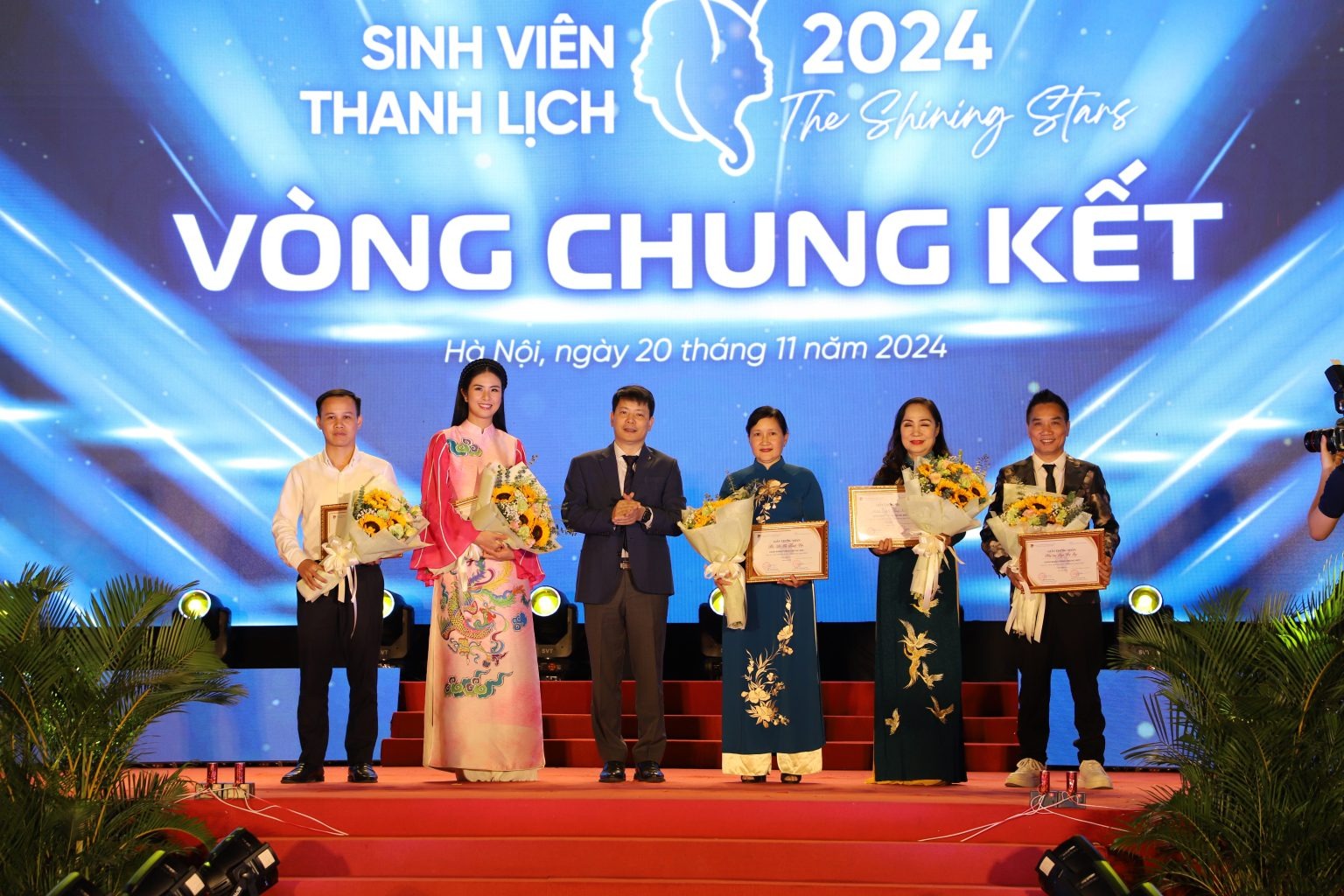 Lộ diện Hoa khôi và Nam vương Sinh viên Thanh lịch 2024- Ảnh 1. Lộ diện Hoa khôi và Nam vương Sinh viên Thanh lịch 2024- Ảnh 1.
