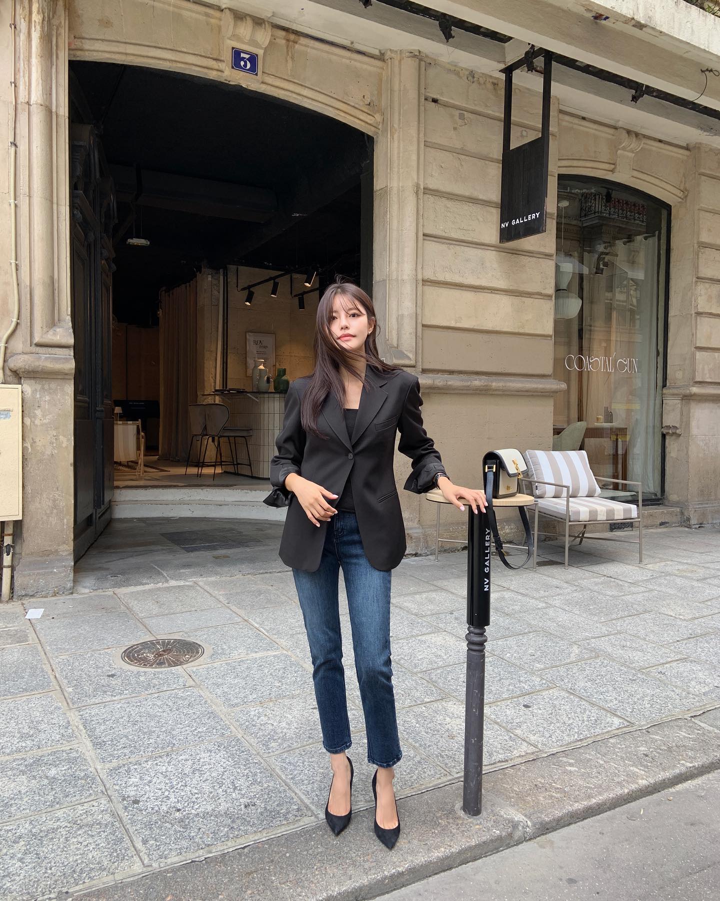 10 cách mặc quần jeans ống đứng đẹp và tôn dáng trong mùa lạnh - Ảnh 2. 10 cách mặc quần jeans ống đứng đẹp và tôn dáng trong mùa lạnh - Ảnh 2.