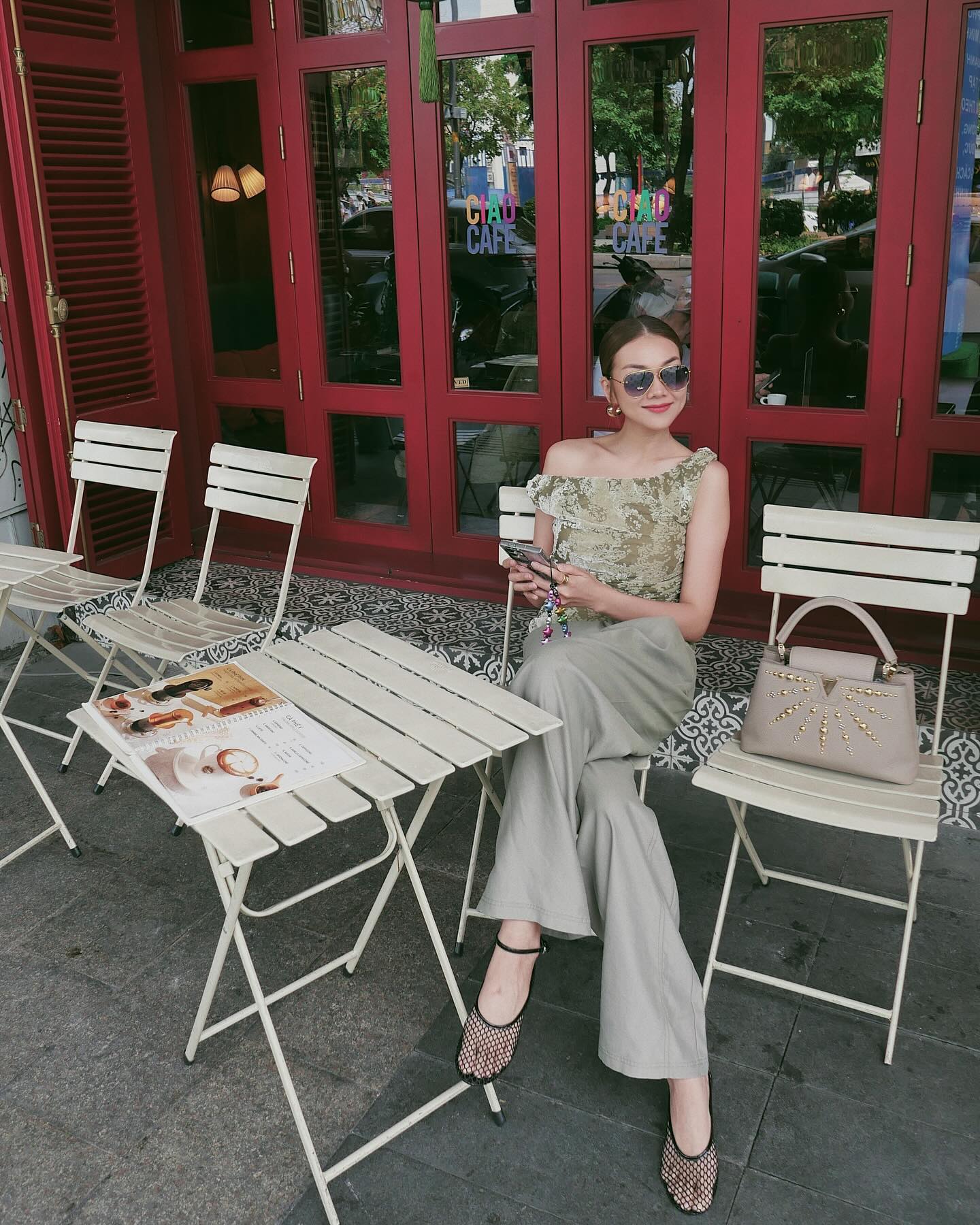 Mặc đẹp rất đơn giản với 10 cách phối quần ống rộng cho độ tuổi ngoài 40- Ảnh 7. Mặc đẹp rất đơn giản với 10 cách phối quần ống rộng cho độ tuổi ngoài 40- Ảnh 7.