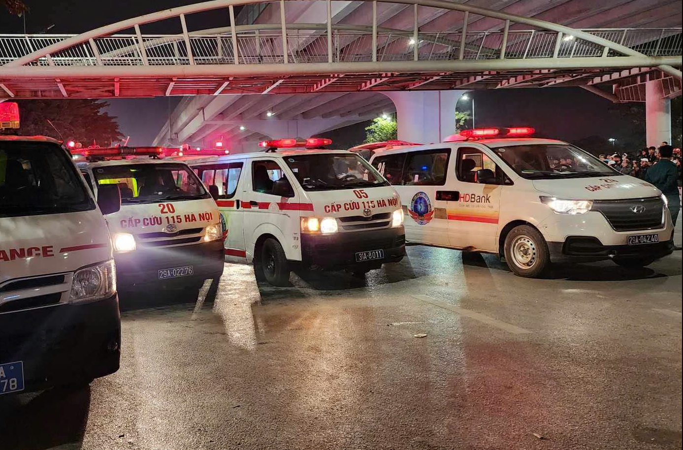 11 người tử vong trong đám cháy ở Phạm Văn Đồng, chuyên gia chỉ cách thoát nạn khi cháy nhà cao tầng, chuồng cọp- Ảnh 1.