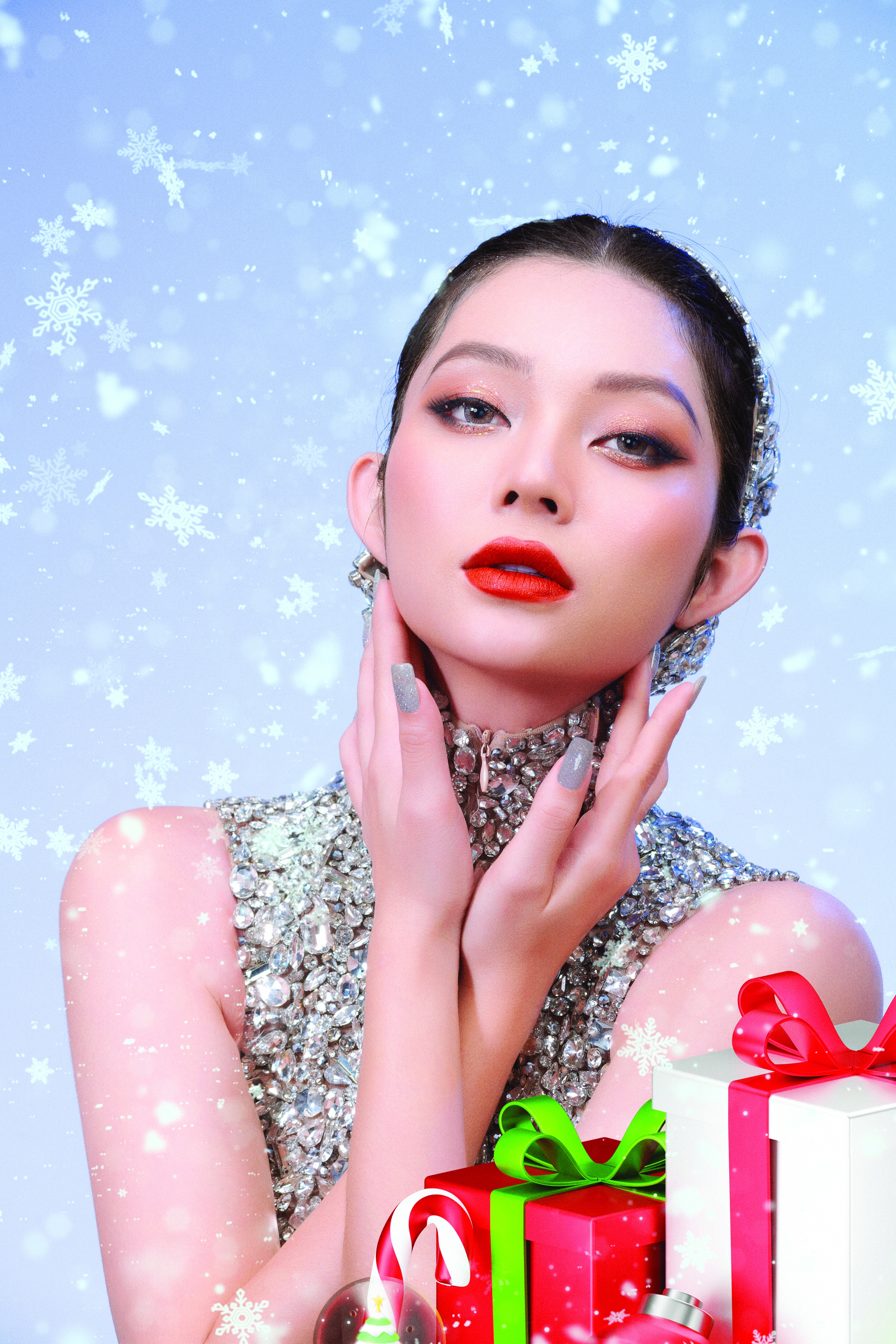 Trang điểm đón Noel theo style "Cô nàng băng giá"- Ảnh 2. Trang điểm đón Noel theo style "Cô nàng băng giá"- Ảnh 2.