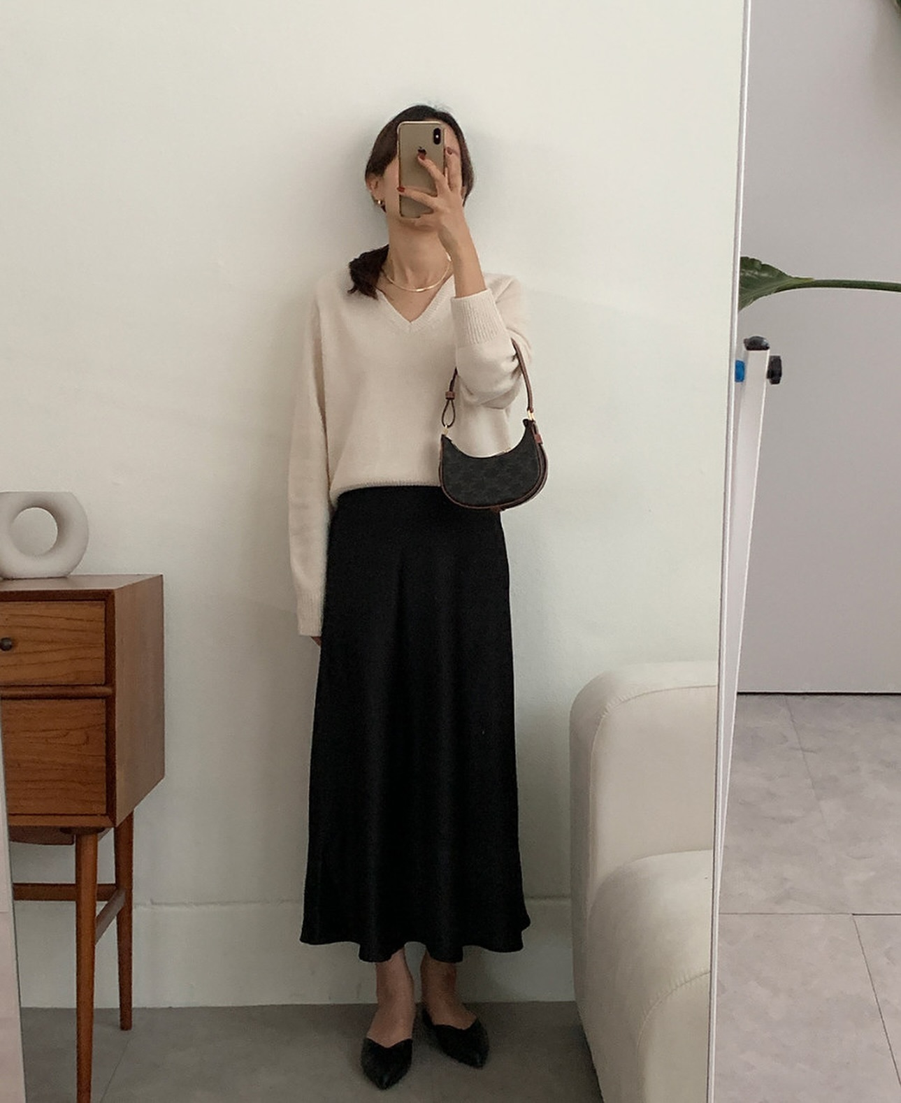 Người phụ nữ cao 1m53 có 10 cách mặc chân váy tôn dáng mà không cần đi giày cao gót thường xuyên- Ảnh 5. Người phụ nữ cao 1m53 có 10 cách mặc chân váy tôn dáng mà không cần đi giày cao gót thường xuyên- Ảnh 5.