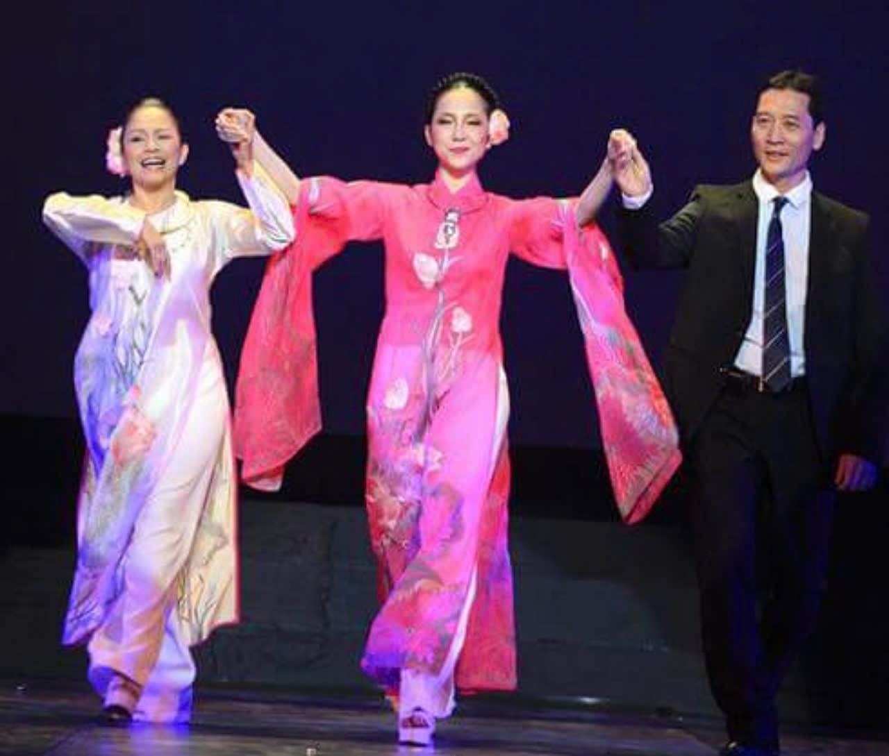 Vợ chồng nghệ sĩ Vương Linh - Đặng Hùng
và câu chuyện huyền thoại của làng múa Việt- Ảnh 1. Vợ chồng nghệ sĩ Vương Linh - Đặng Hùng
và câu chuyện huyền thoại của làng múa Việt- Ảnh 1.