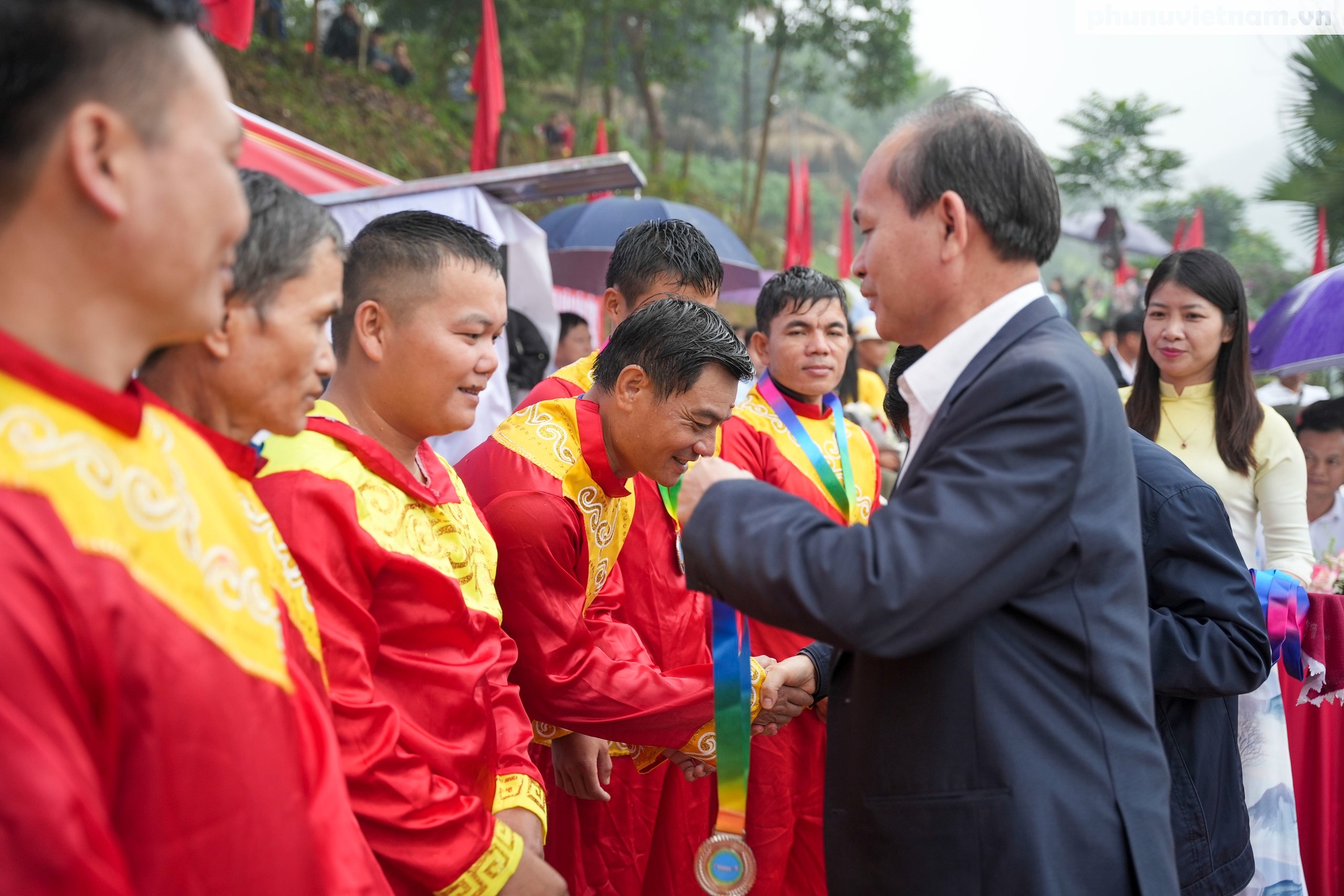 Độc đáo giải đua thuyền truyền thống của đồng bào người Thái bên dòng sông Chu- Ảnh 9.