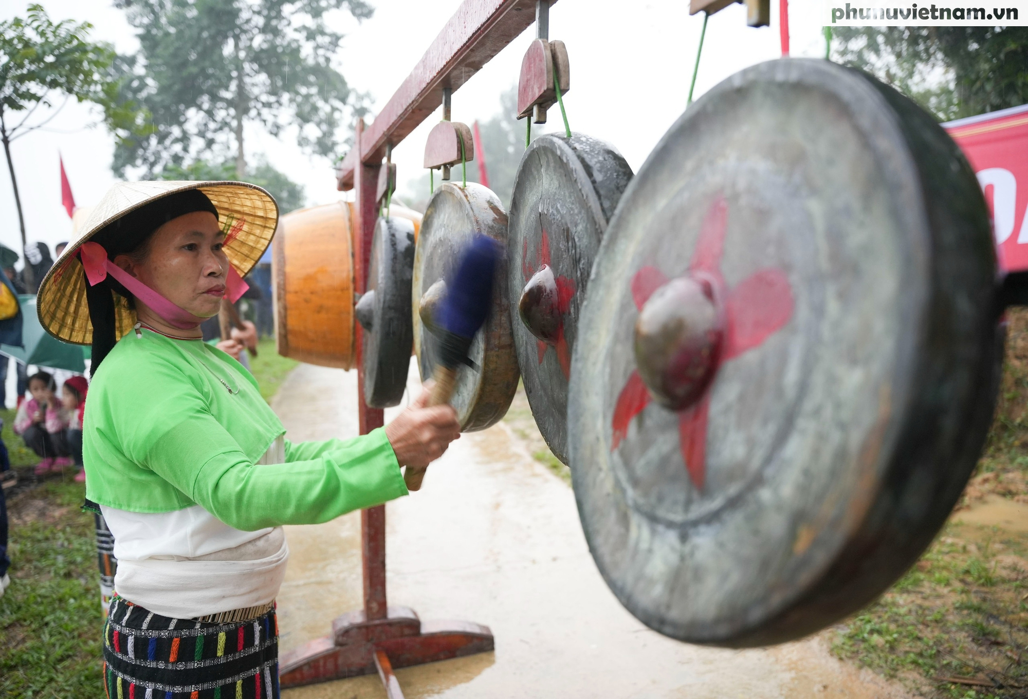 Độc đáo giải đua thuyền truyền thống của đồng bào người Thái bên dòng sông Chu- Ảnh 10.