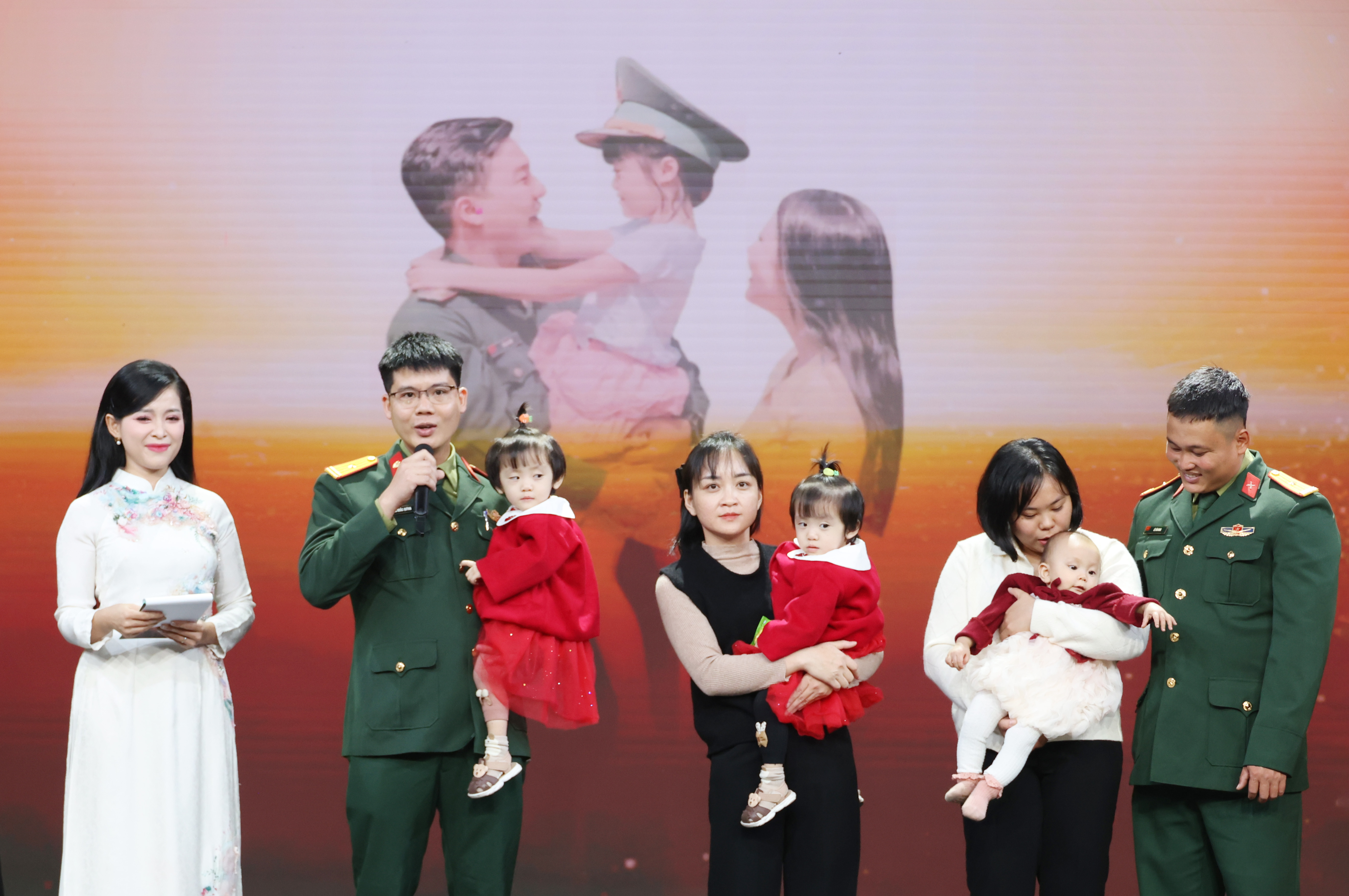 Xúc động đêm gala "Hạt mầm khát vọng"- Ảnh 1. Xúc động đêm gala "Hạt mầm khát vọng"- Ảnh 1.