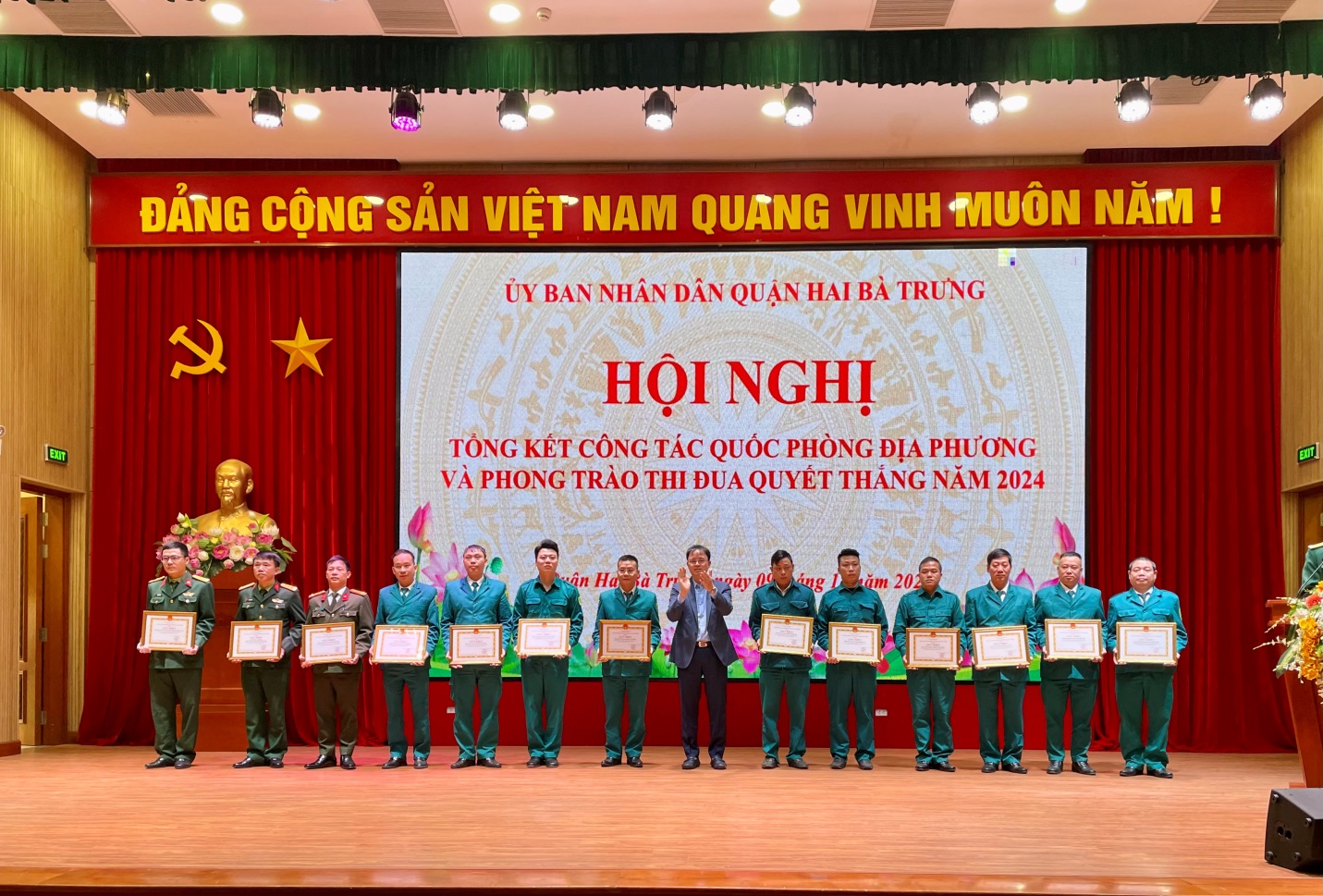 Q.Hai Bà Trưng (Hà Nội): 110 tập thể, cá nhân được khen thưởng trong công tác quốc phòng - Ảnh 2.