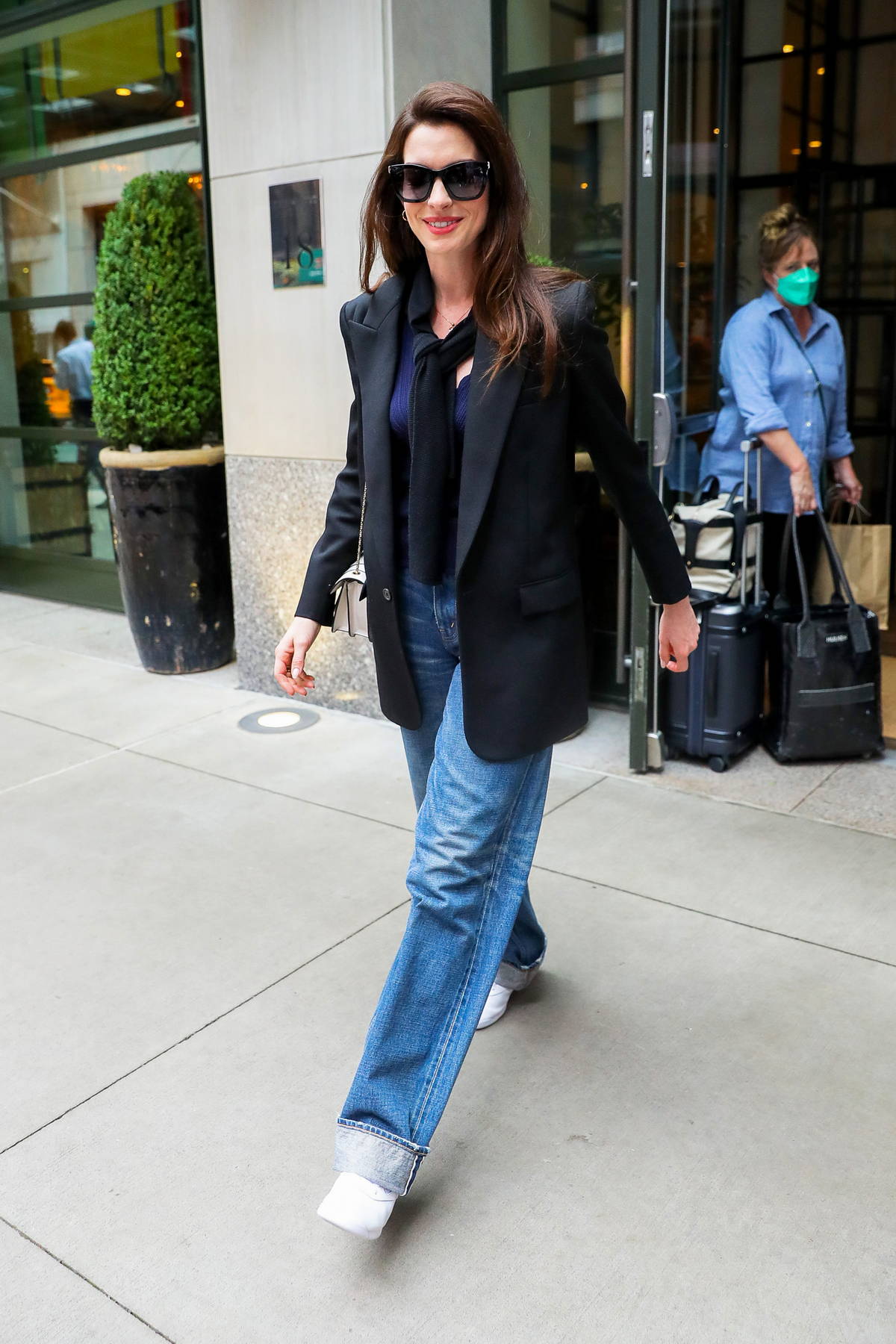 4 món thời trang làm nên phong cách sang trọng của Anne Hathaway ở tuổi 42- Ảnh 5.