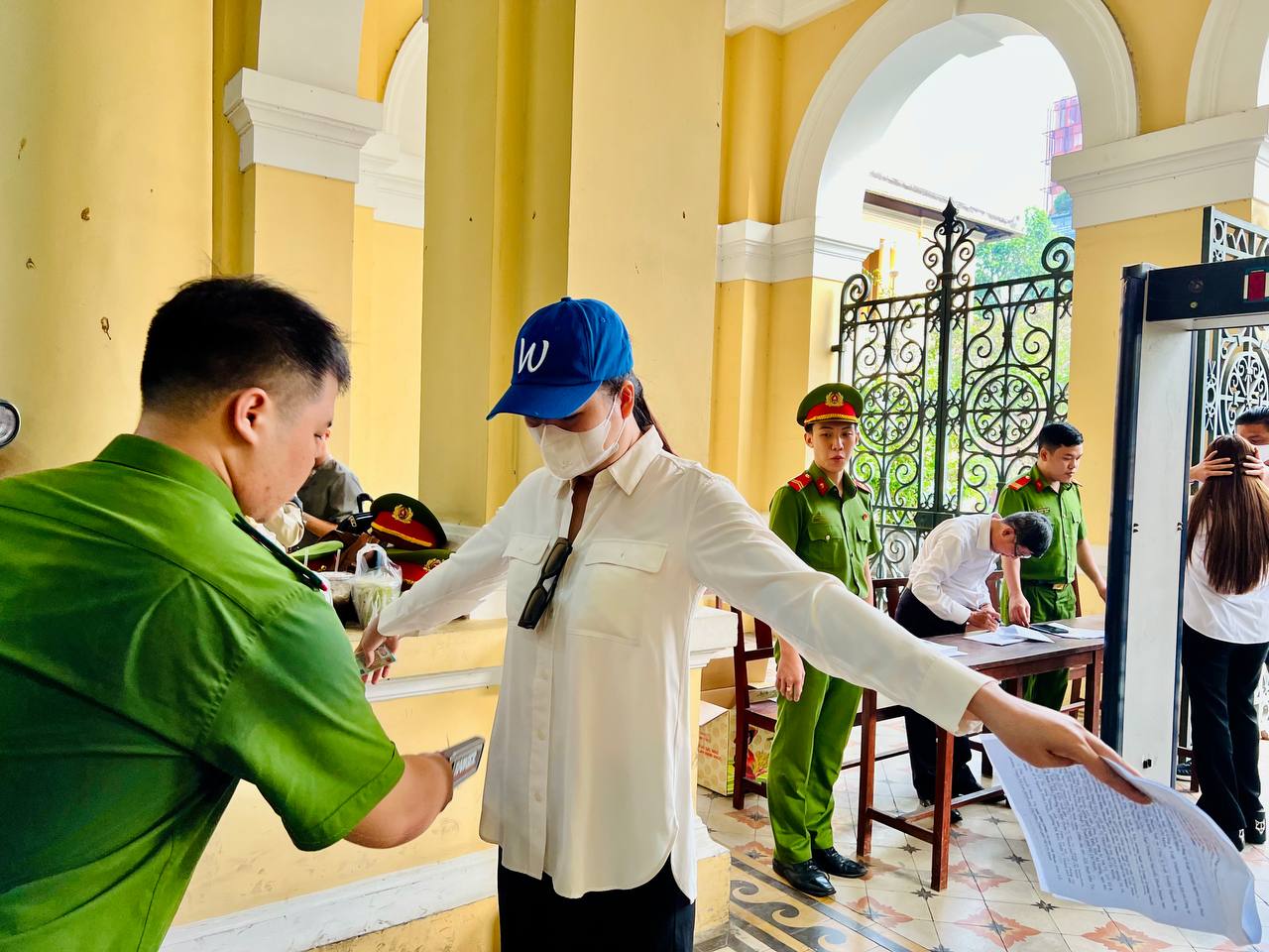 Những hình ảnh đầu tiên tại phiên tòa xét xử người mẫu Ngọc Trinh- Ảnh 5.