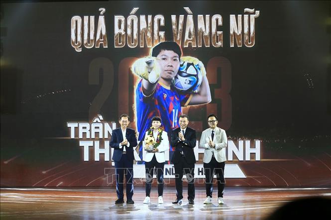 Thủ môn Kim Thanh đoạt Quả bóng Vàng dành cho nữ cầu thủ- Ảnh 3.