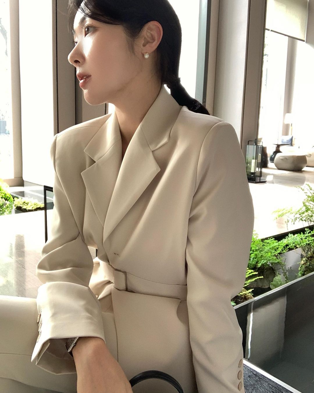 Kiểu blazer có thể diện đẹp từ Xuân sang Hè, tôn dáng hiệu quả và rất thanh lịch- Ảnh 5.