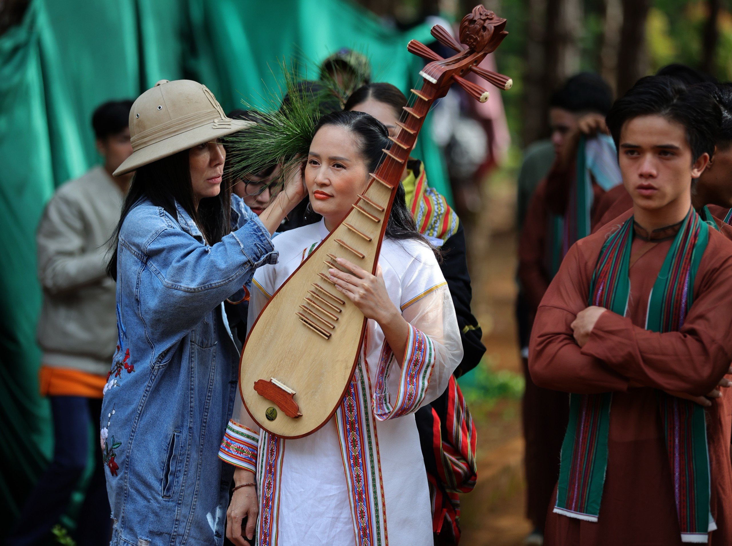 NTK Minh Hạnh: Cùng đồng bào Tây Nguyên phát triển sinh kế với nghề dệt thổ cẩm truyền thống- Ảnh 4.