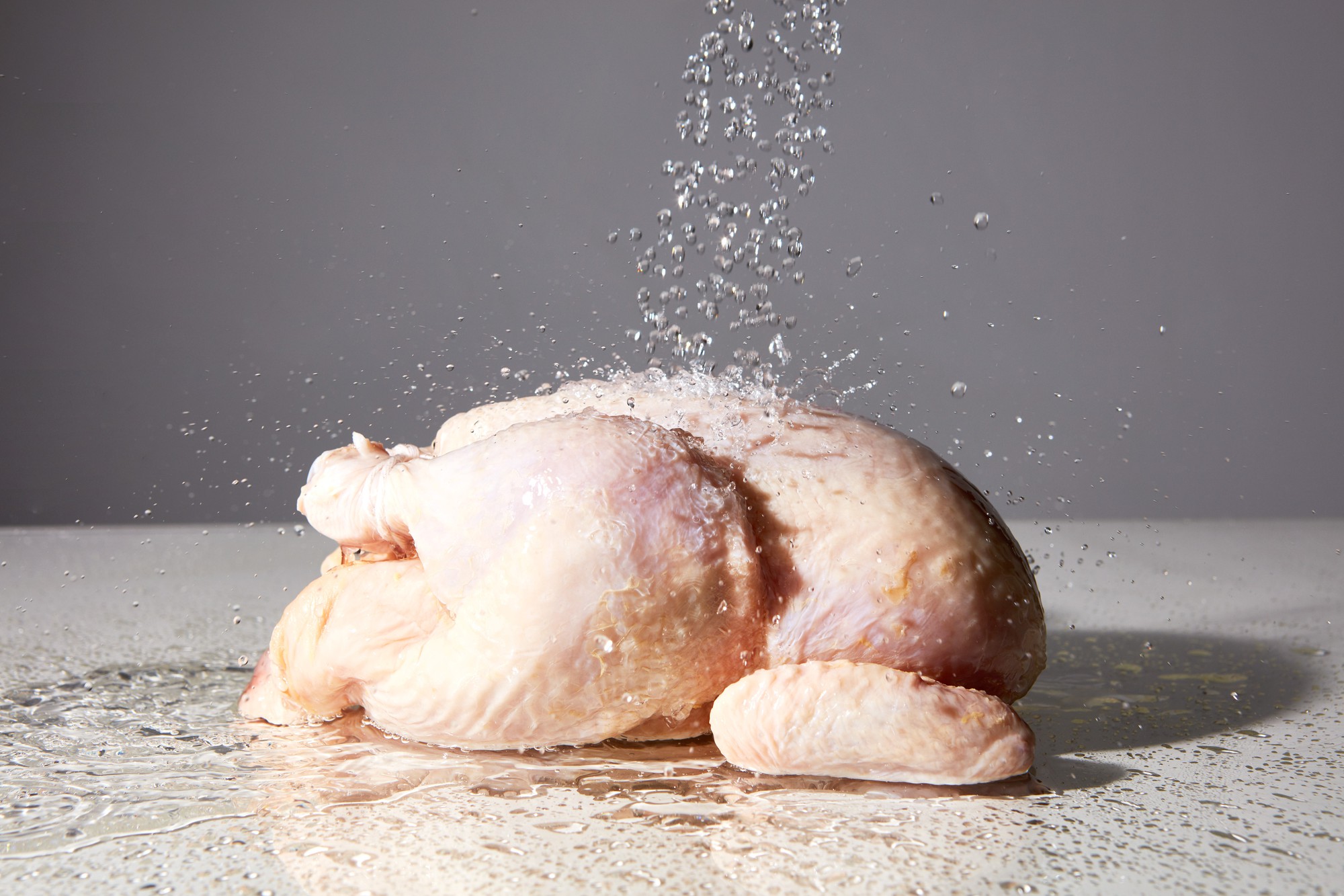 6 lưu ý khi chế biến thịt gà thời điểm dịch cúm gia cầm gia tăng- Ảnh 1.