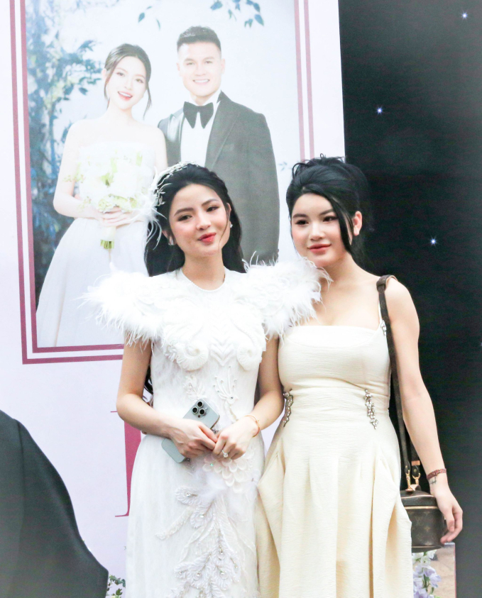 Đám cưới cùng ngày của hai chị em sinh đôi ở Quảng Nam gây 
