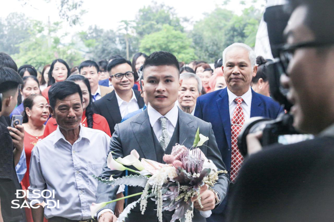 Quang Hải có hành động tinh tế với Chu Thanh Huyền ở đám cưới, lộ biểu cảm căng thẳng trước họ nhà gái- Ảnh 12.