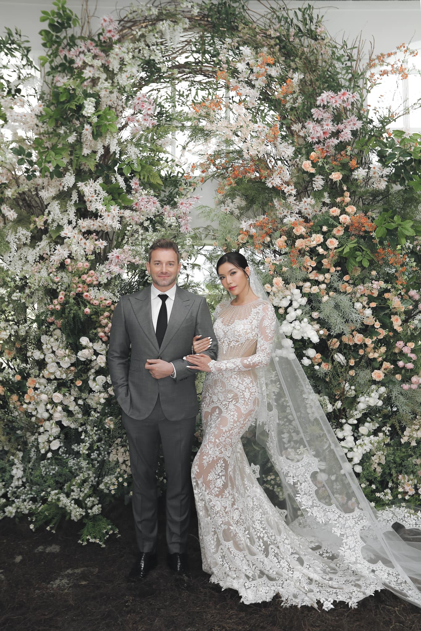 Minh Tú và chồng ngoại quốc gây sốt với loạt ảnh cưới ngập hoa ngay trước thềm hôn lễ- Ảnh 7.