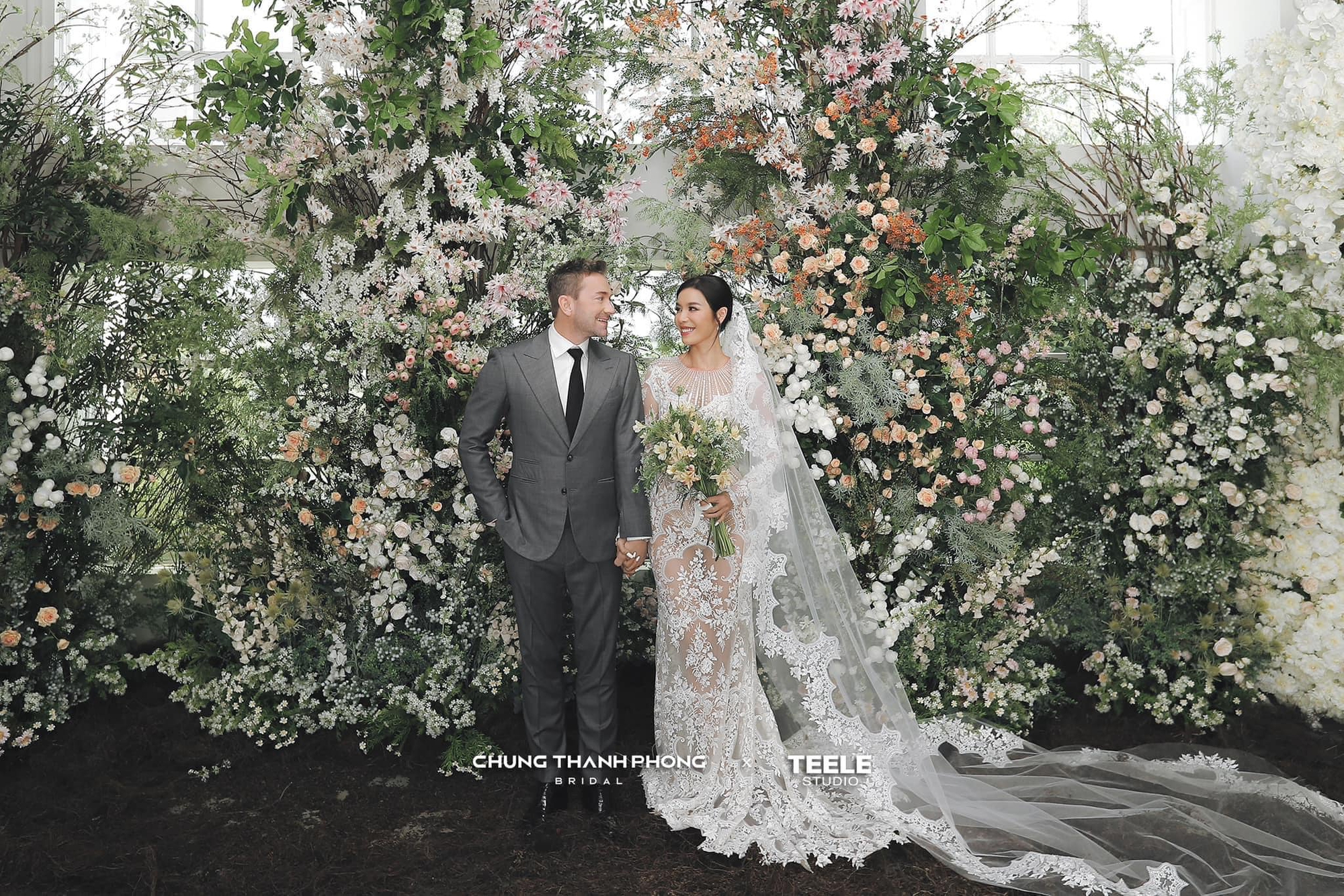 Minh Tú và chồng ngoại quốc gây sốt với loạt ảnh cưới ngập hoa ngay trước thềm hôn lễ- Ảnh 1.