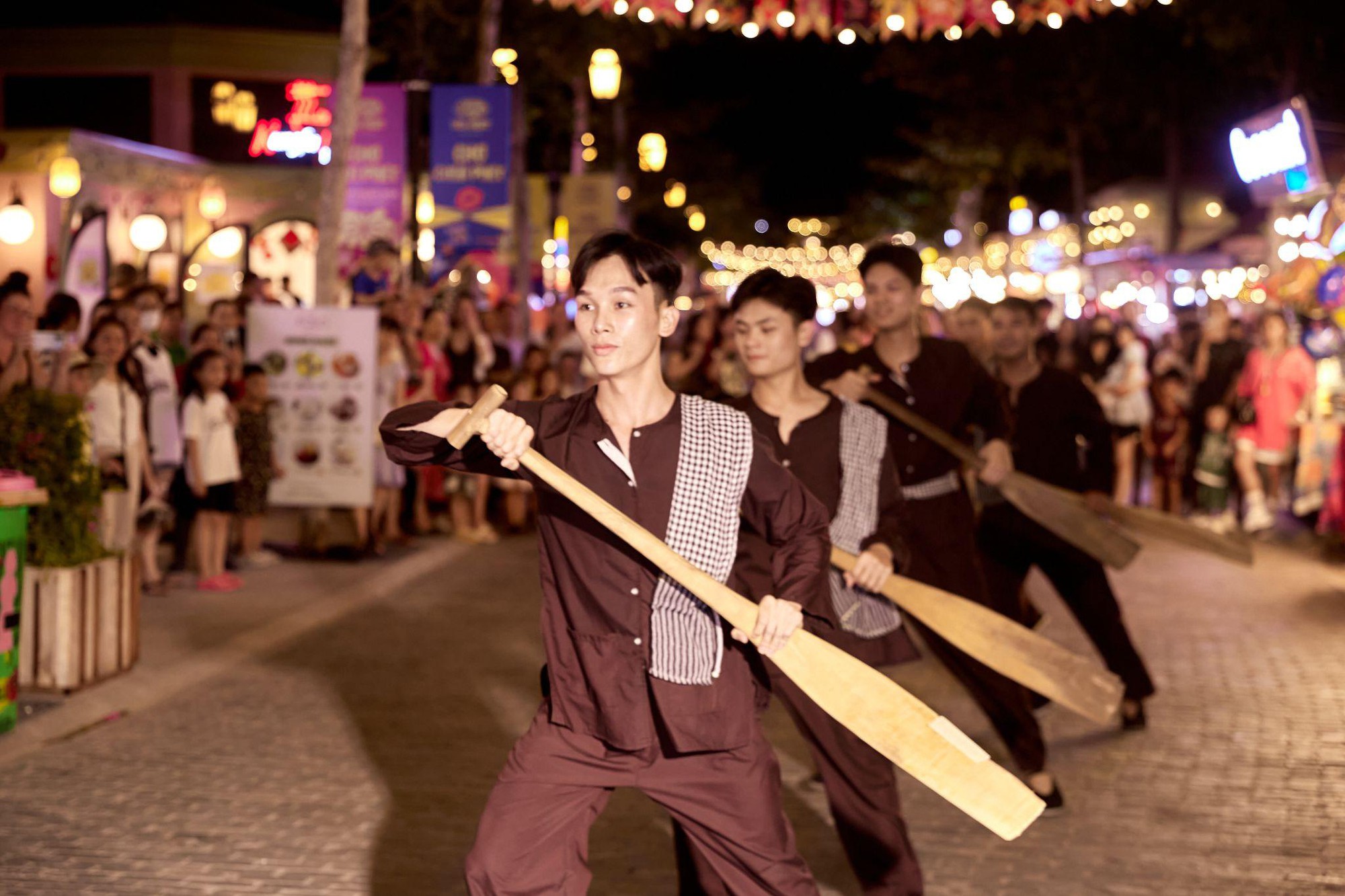 Hàng loạt show diễn nghệ thuật đưa Phú Quốc thành “thiên đường giải trí” châu Á- Ảnh 2.
