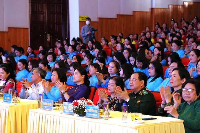Gần 600 đại biểu phụ nữ cả nước diễu hành "Rực rỡ sắc màu Điện Biên"- Ảnh 2.