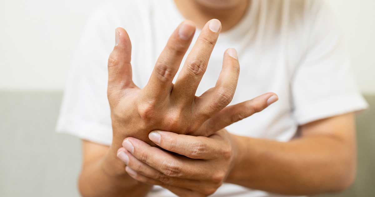 Bong gân ngón tay: Dấu hiệu nhận biết và cách điều trị- Ảnh 1.