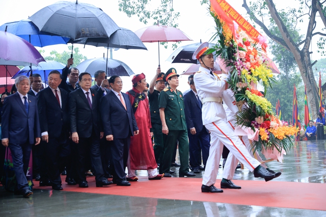 Thủ tướng Phạm Minh Chính lên Đền Hùng dâng hương ngày Giỗ Tổ- Ảnh 4.