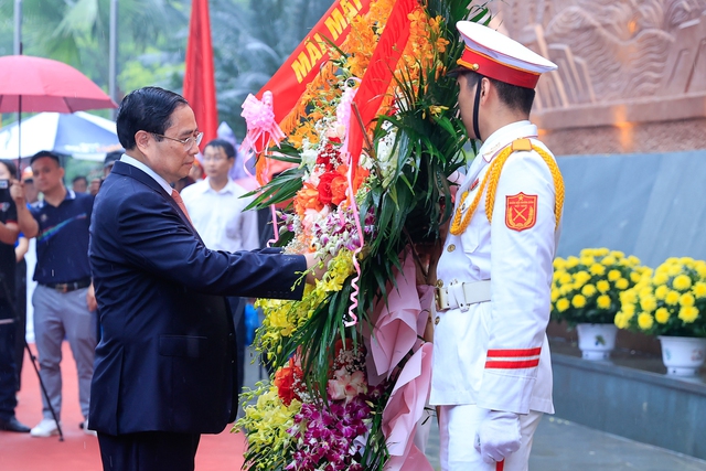 Thủ tướng Phạm Minh Chính lên Đền Hùng dâng hương ngày Giỗ Tổ- Ảnh 5.
