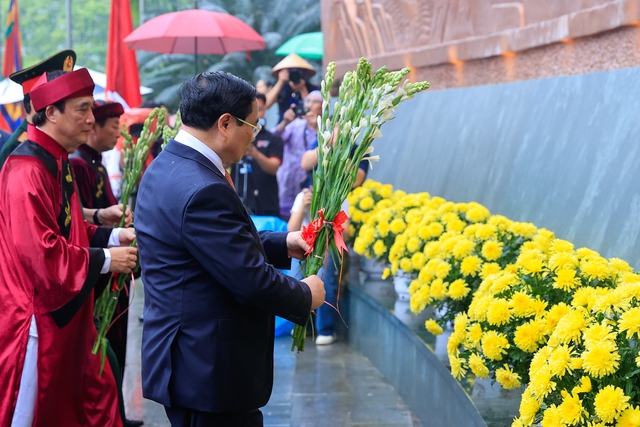 Thủ tướng Phạm Minh Chính lên Đền Hùng dâng hương ngày Giỗ Tổ- Ảnh 6.