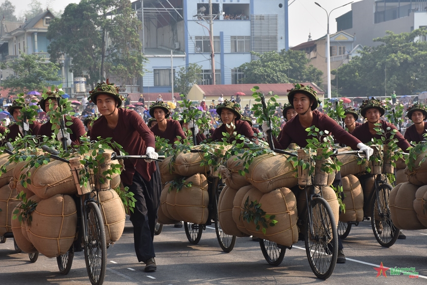 Hợp luyện toàn lực lượng tham gia diễu binh, diễu hành tại Lễ kỷ niệm 70 năm Chiến thắng Điện Biên Phủ- Ảnh 12.