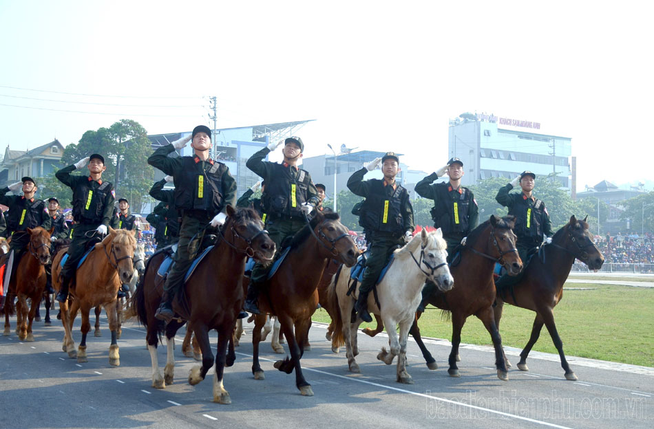 Hợp luyện toàn lực lượng tham gia diễu binh, diễu hành tại Lễ kỷ niệm 70 năm Chiến thắng Điện Biên Phủ- Ảnh 11.